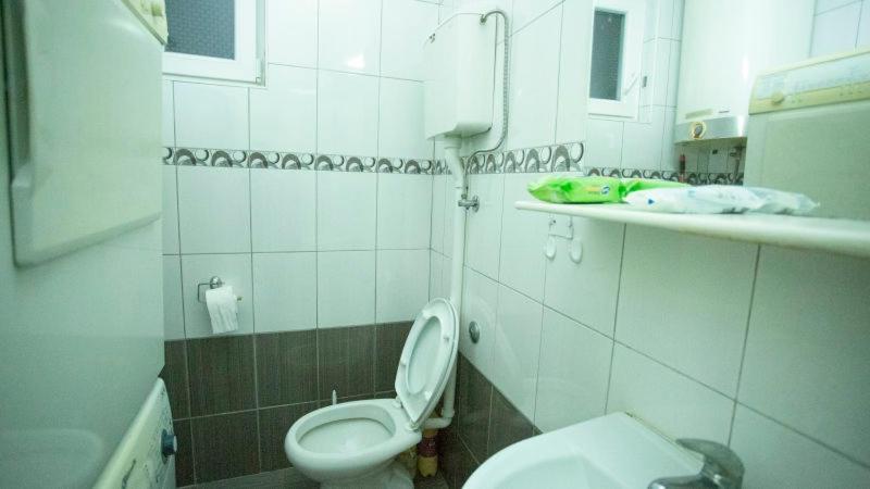 Private Cozy Room 2 With Shared Kitchen In Appartment Belgrade Exterior photo
